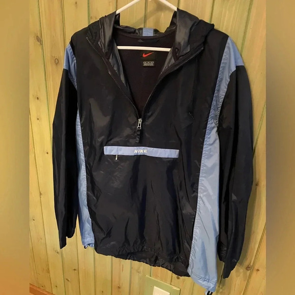 Nike Other - Men’s Nike hooded windbreaker.